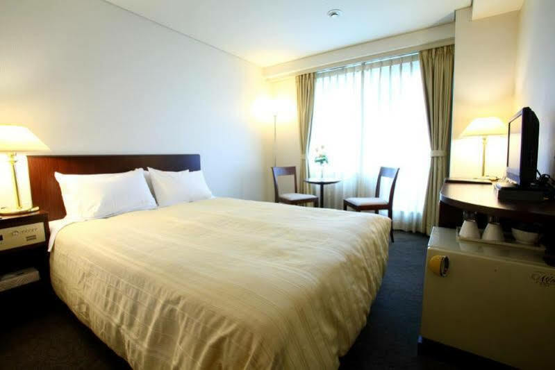 Hotel Yokohama Camelot Japan Esterno foto